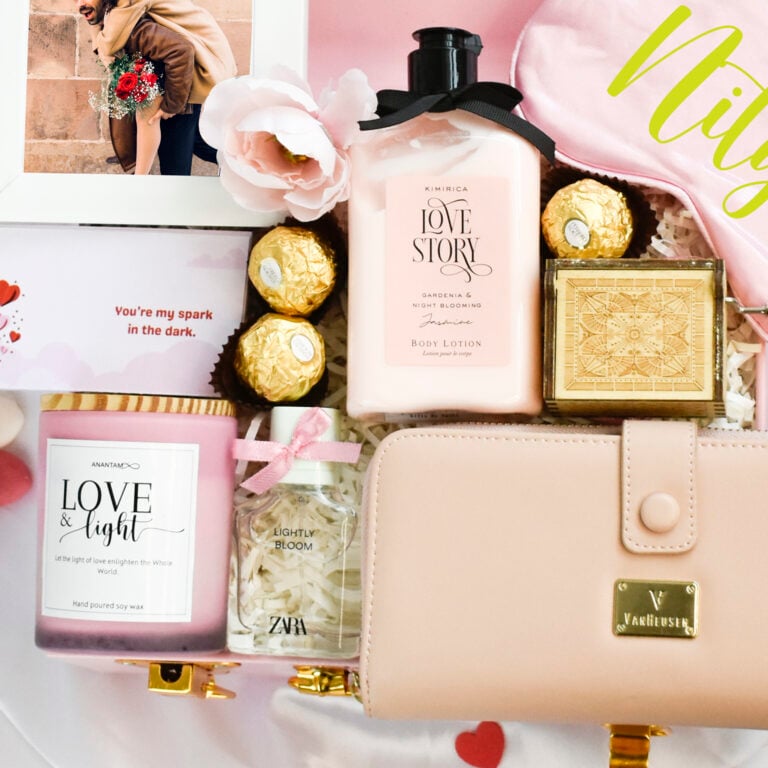 Wonderstruck Luxury Gift Hamper For Her